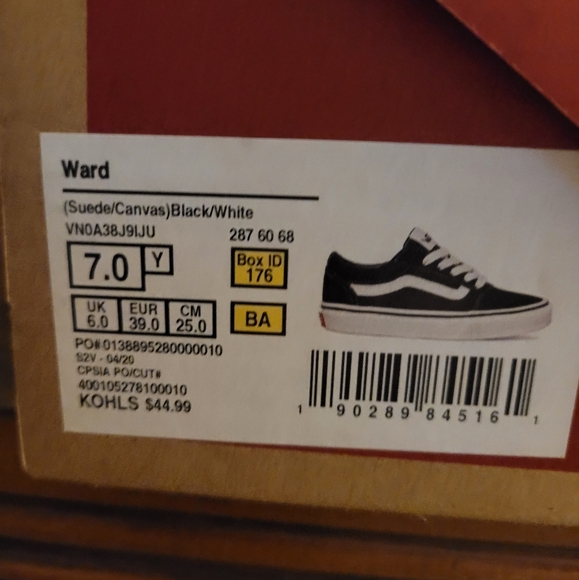 Vans, youth size 7, black/white - Picture 4 of 4